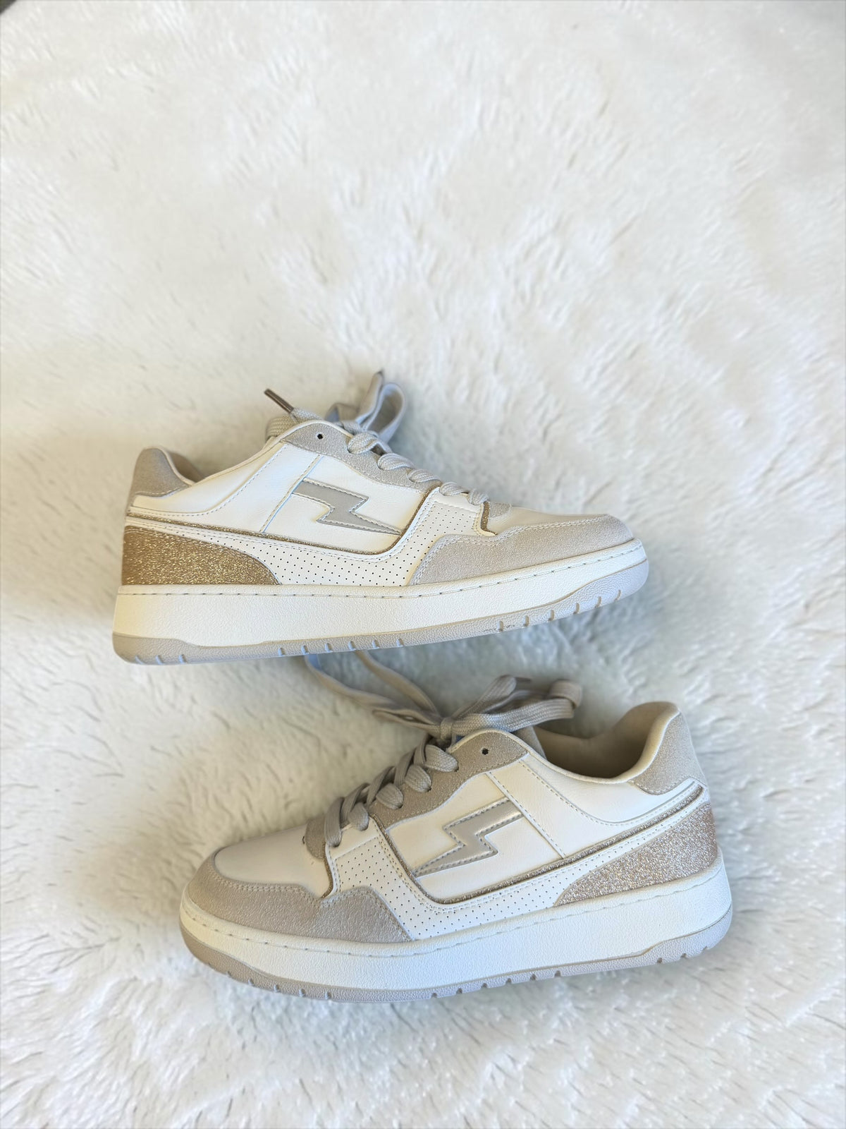 BASKETS BLANCHES