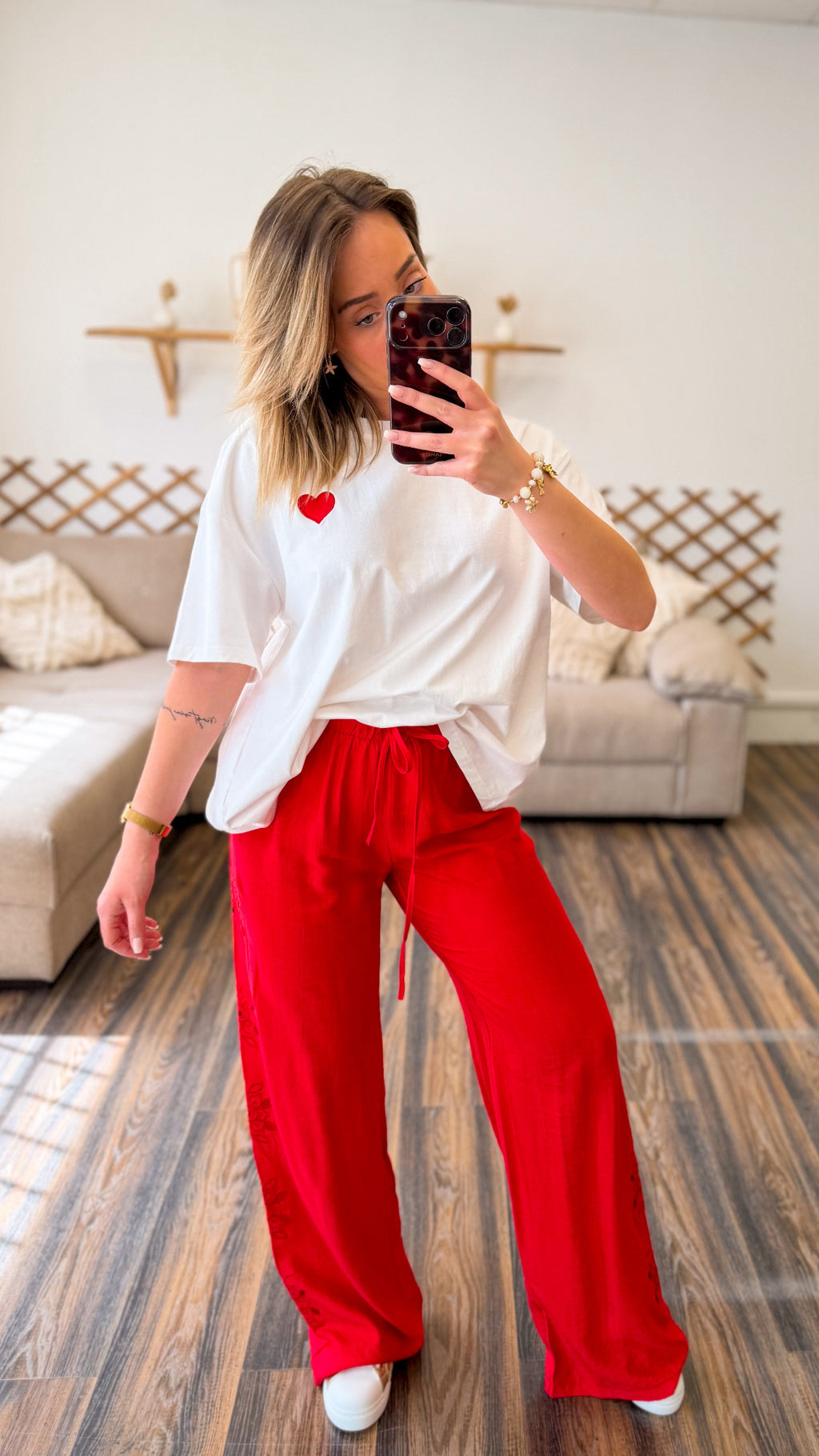 PANTALON ROUGE BRODÉ
