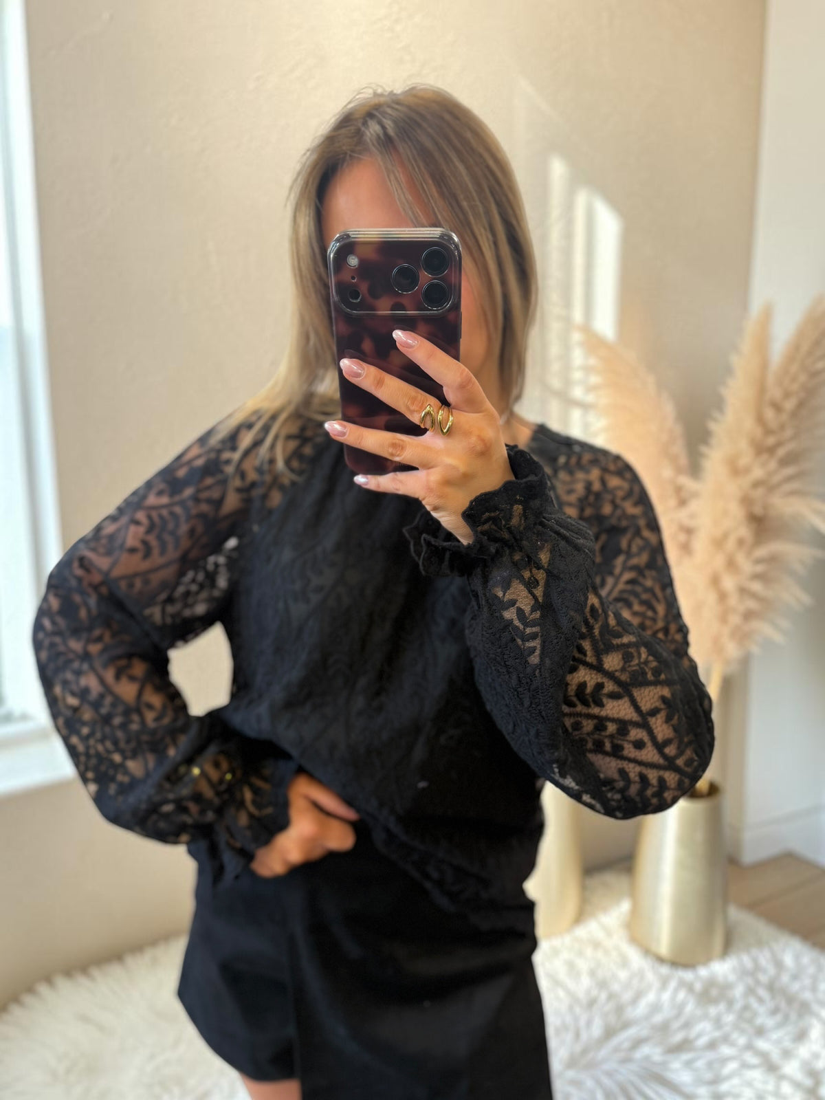 BLOUSE NOIR DENTELLE BABA