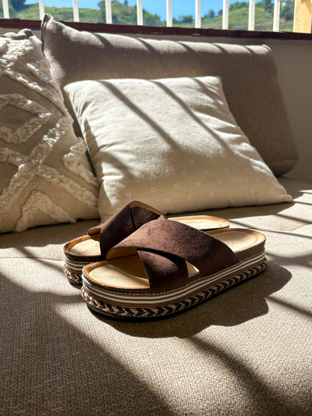 CLAQUETTES MARRON