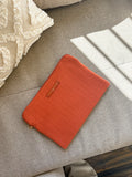 POCHETTE ORDINATEUR 13 POUCES PETITE CACHOTIÈRE ORANGE