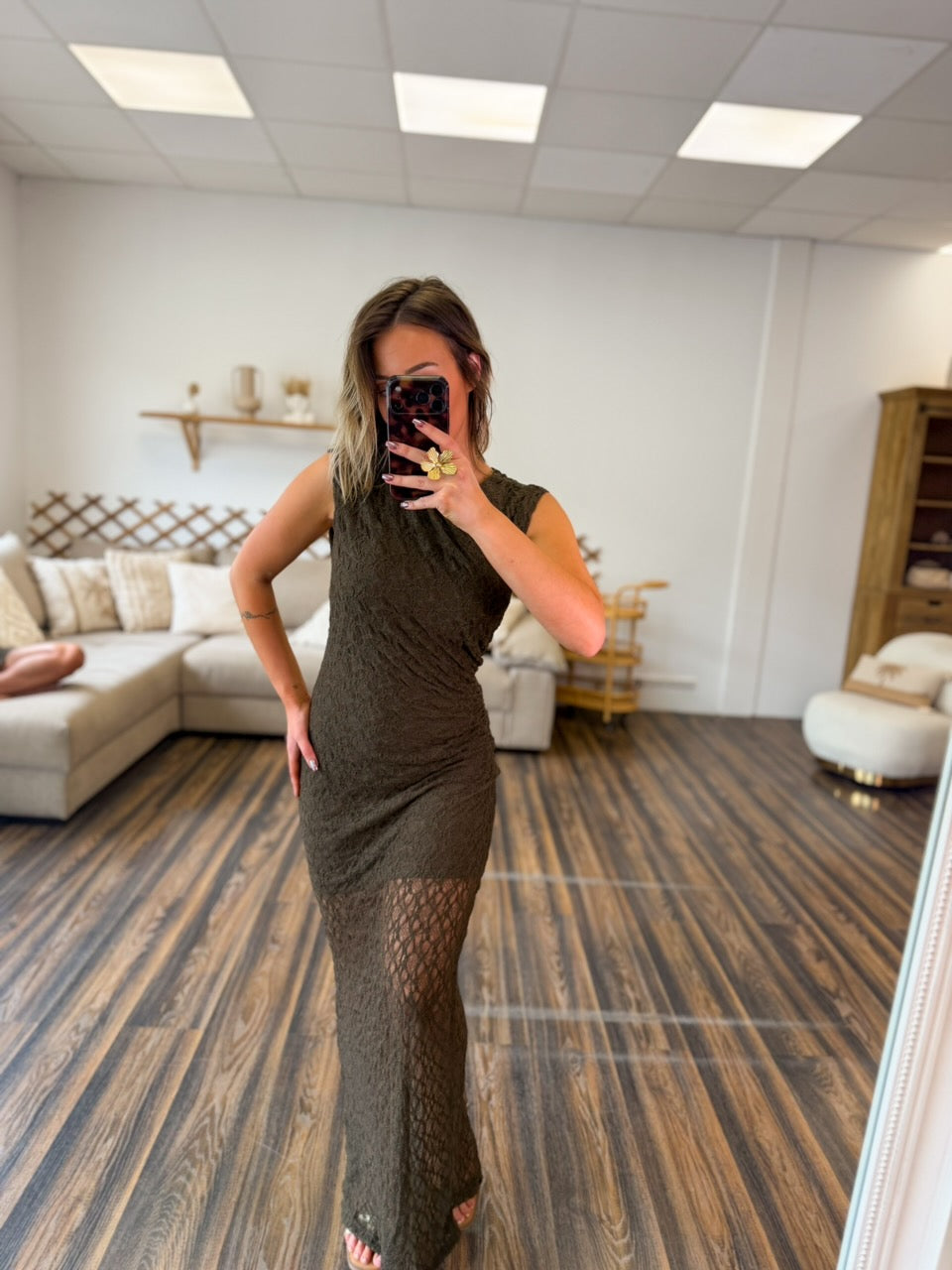 ROBE MARRON DENTELLE