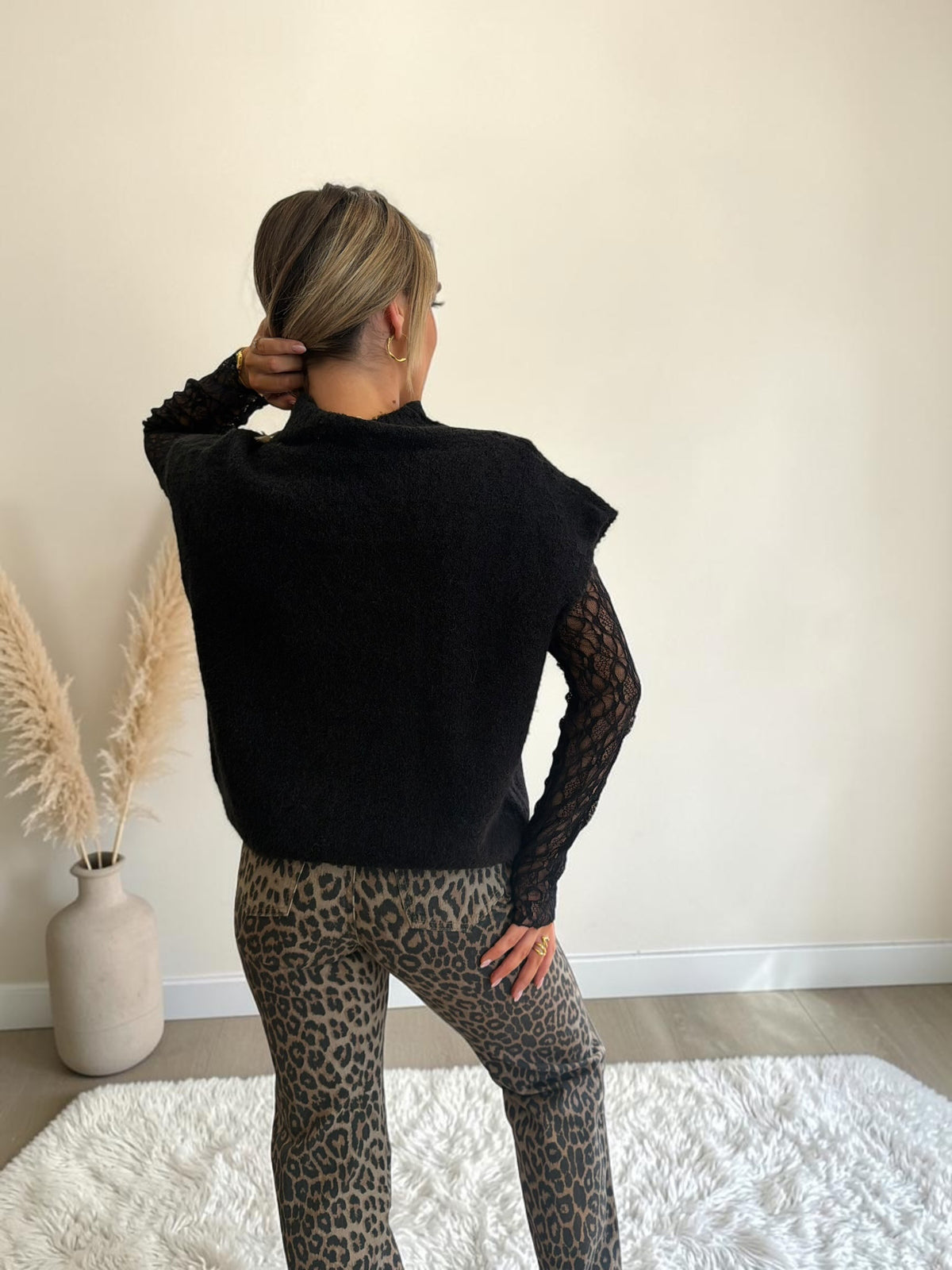 PULL NOIR DENTELLE PENELOPPE