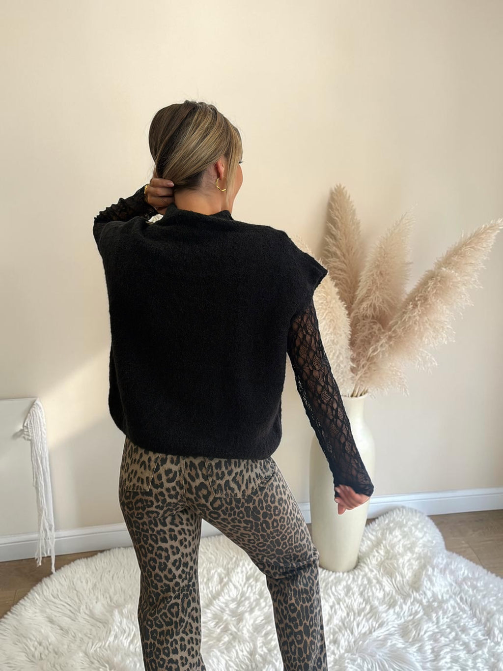 PULL NOIR DENTELLE PENELOPPE