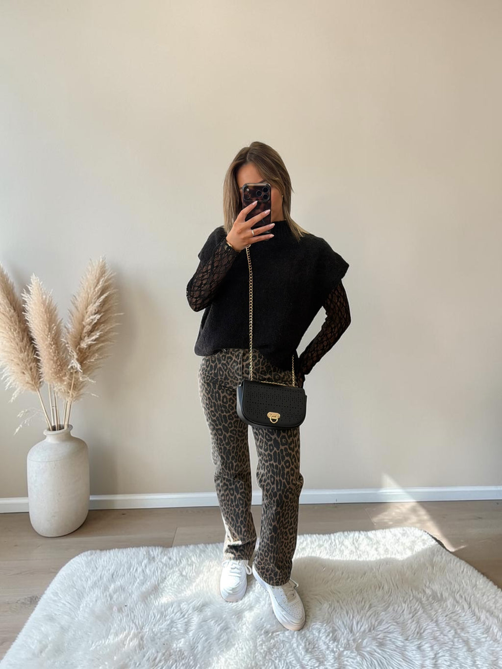 PULL NOIR DENTELLE PENELOPPE