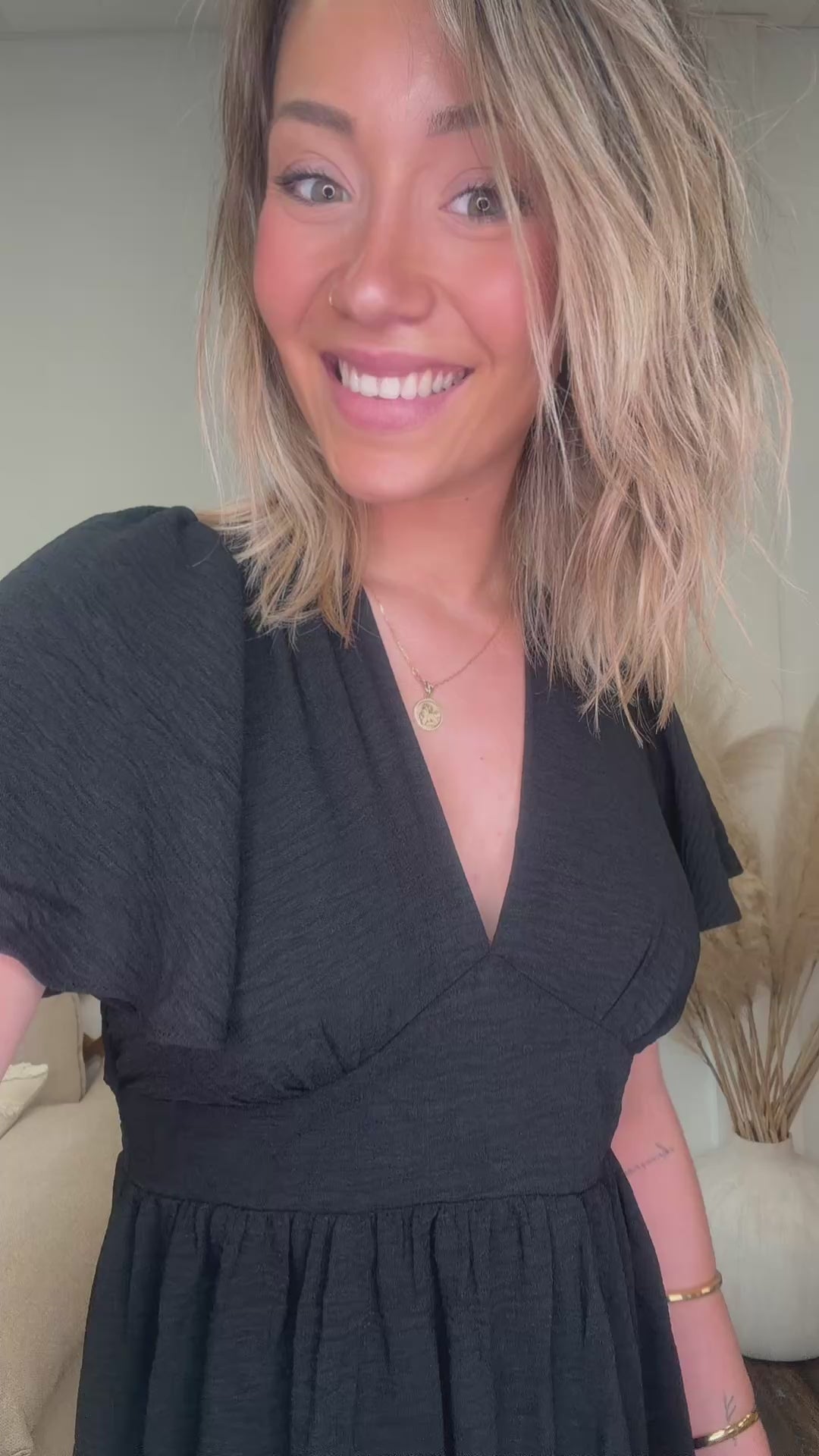 ROBE NOIR A VOLANT